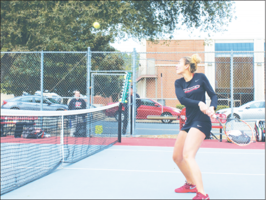 Annie Shannon gave her all on Friday, sadly her efforts weren’t enough to get the Reddies Tennis Team’s first win of the year. 