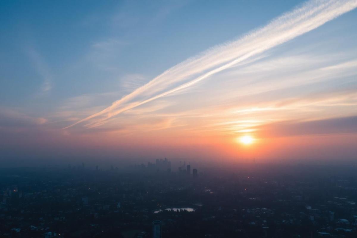 Attention : votre voyage en avion pollue 3,2 fois plus que prévu (chiffres chocs)