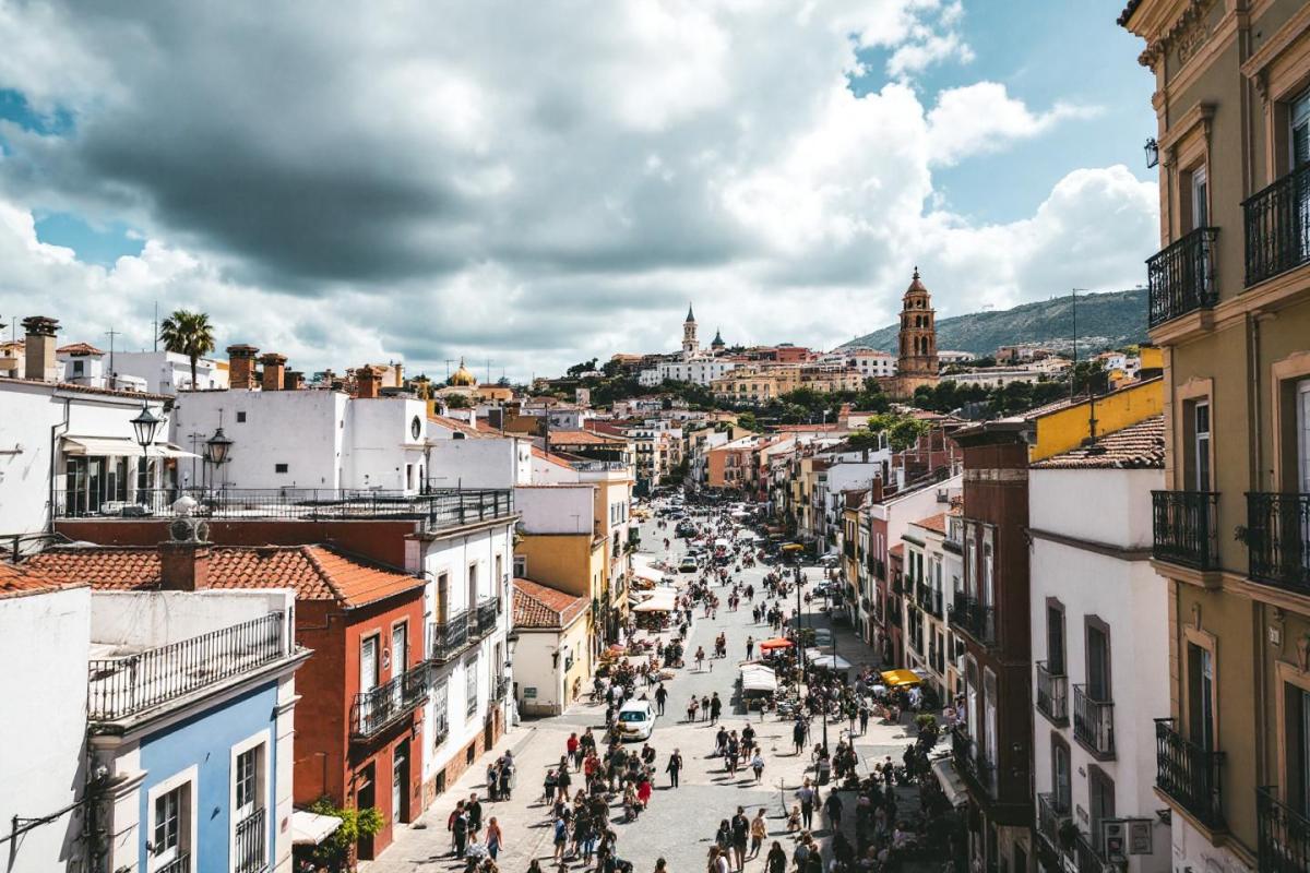 Découvrez cette ville espagnole aux maisons multicolores : un spectacle architectural unique