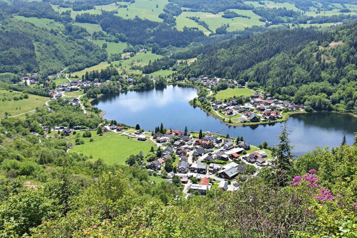 Vous ne croirez jamais où se cache ce village arc-en-ciel (83% des touristes passent à côté)